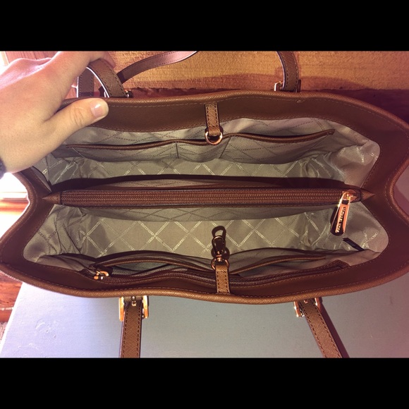 Large Michael Kors purse - Picture 3 of 5